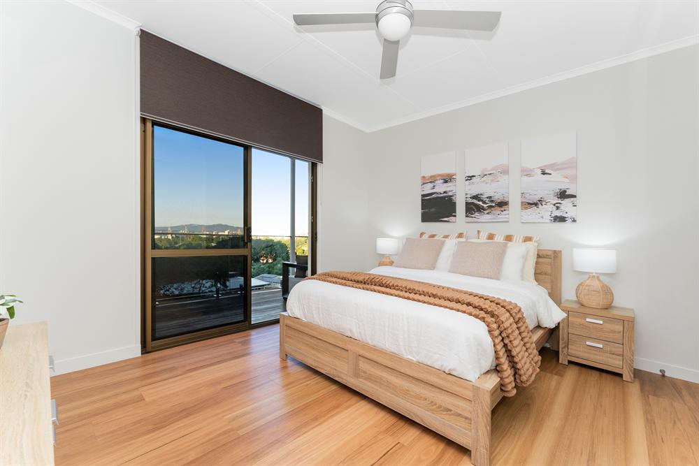 Queen bedroom 4